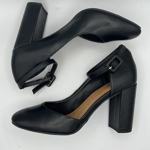 Journee Collection comfort foam Raveen pumps, Black, Size 7.5